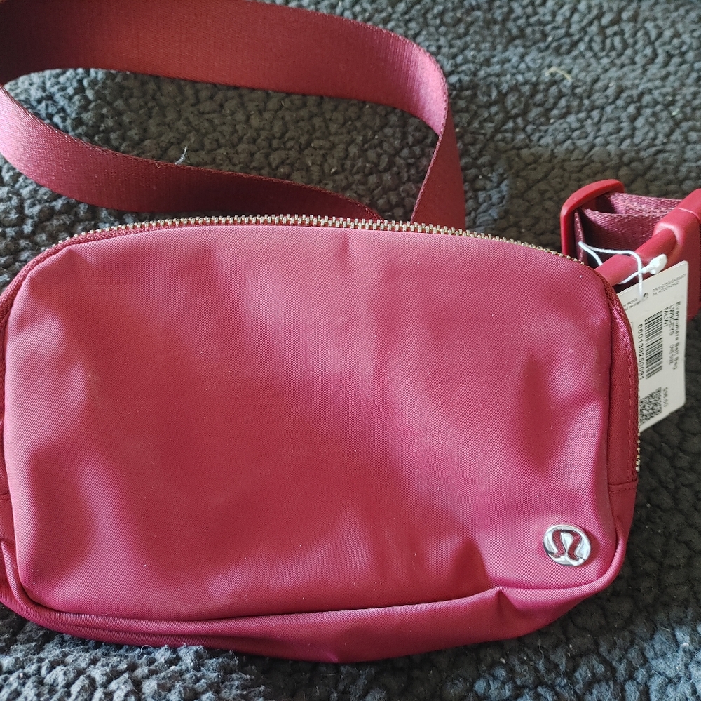 Lululemon Everywhere Belt Bag